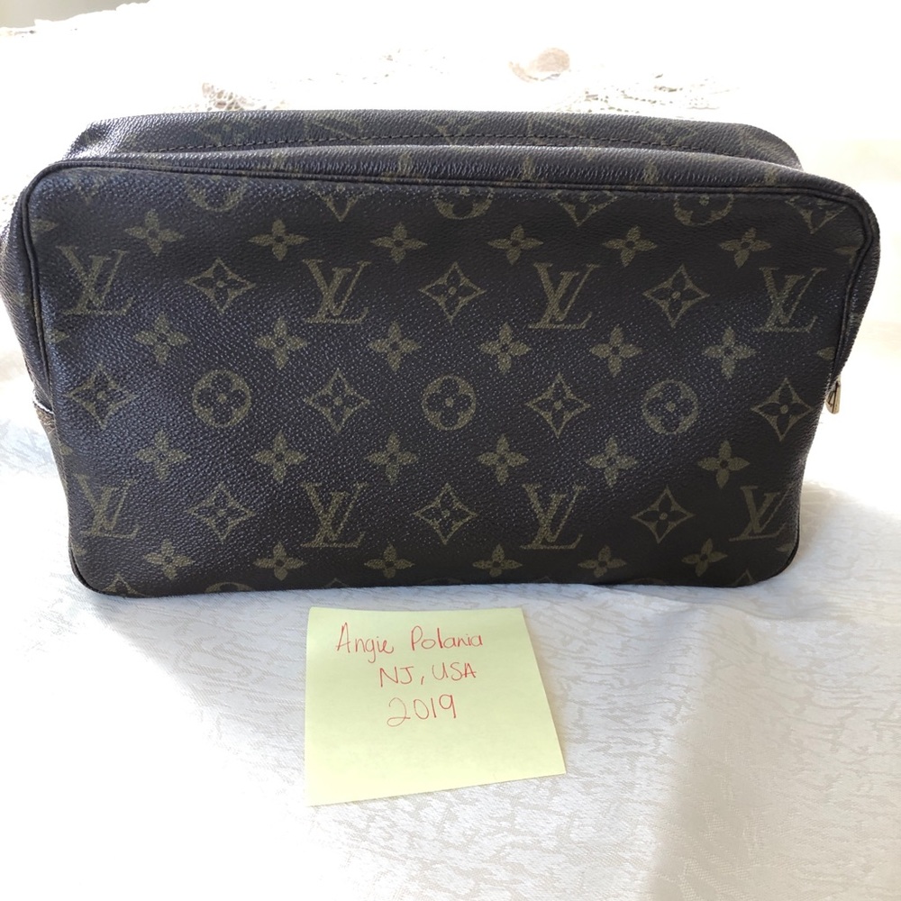 SOLD—-Louis Vuitton Toiletry 28 Authentic
